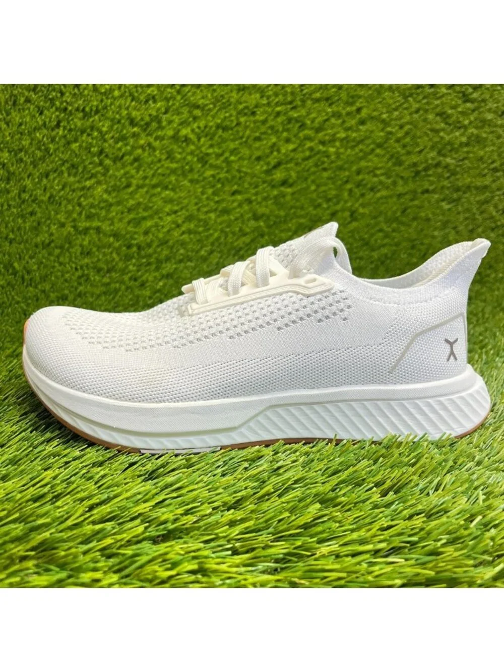 Flux Adapt Runner White Gum Womens Size 8.5 Mens Size 7 Running Athletic Shoes